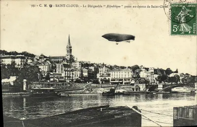 Saint-Cloud — Le Dirigeable "République" passe au-dessus de Saint-Cloud — C.M. n°95