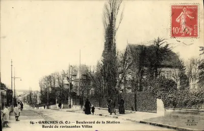 Garches (S.O.) — Boulevard de la Station — Bordé de ravissantes Villas — F.F. Paris