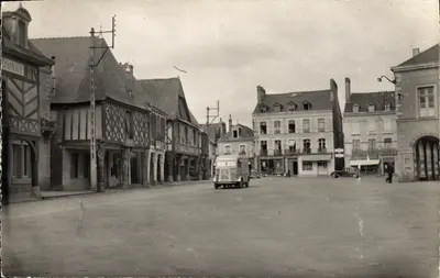La Guerche-de-Bretagne — Les Vieux Porches et Place de la Mairie — Editions GABY