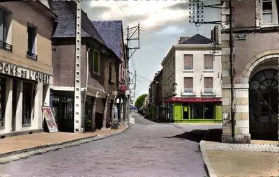 Praça da Prefeitura — Rua Duguesclin — La Guerche-de-Bretagne — Edições Gaby