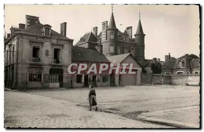 La Guerche-de-Bretagne — O Castelo e a Praça Duguesclin — Photo Désert