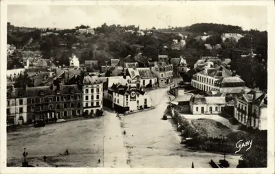 Redon (Ille-et-Vilaine) — Praça da Subprefeitura — Gaby