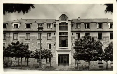 Cité Universitaire — Maison des étudiants — Éditions 'La Cigogne' Rennes