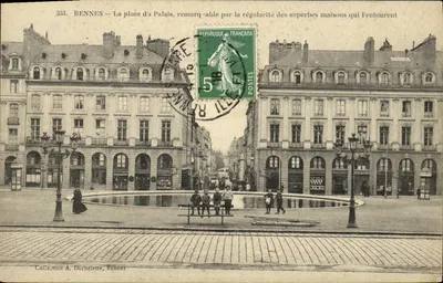 Rennes — Plac Pałacowy — zauważalny dzięki regularności pięknych domów otaczających go — Zbiór A. Dechelette