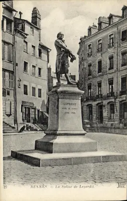 Rennes — Statua Leperdita — JND Hot.
