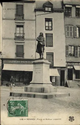 Rennes — Place et Statue Leperdit — Éditeur Reproduit Français, n° 108