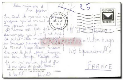 Piper écossais — en costume traditionnel près d'un lac — éditeur PT35905 — Rewers