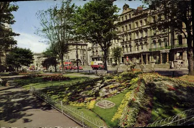 Bilhete postal moderno Praça Palmeira Relógio de Flores Hove