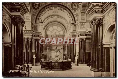 Interior dos Royal Baths, Harrogate — vista de um salão monumental com fonte central e colunas — British Manufacture