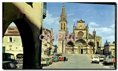 Catedral Saint-Étienne de Laon — vista a partir de uma arco — editor Combier, n° 33.036