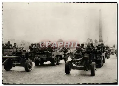 Artyleria amerykańska — Plac de la Concorde — Wydawnictwo O.P. Photo-Press Libration