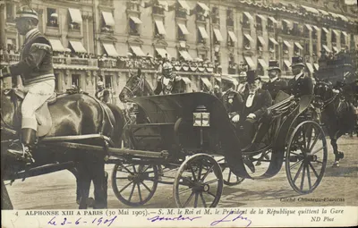 Alphonse XIII em Paris — S.M. o Rei e o Sr. o Presidente da República saem da Estação — Cliché Chusseau-Flaviens