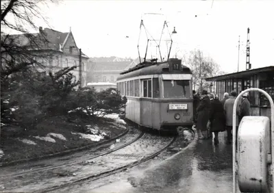 Tramway n°17 em Budapeste — parada Markt-Hal — tramway n°3657 — n°195