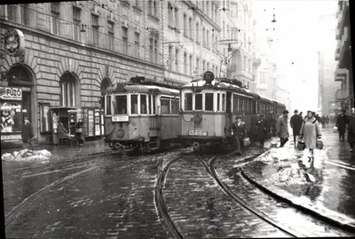 Trams em Budapeste — rua pavimentada com neve derretida — n°195