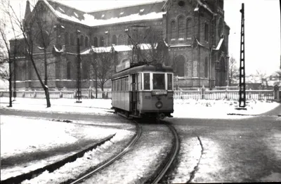 Tramway n°1539 diante da Igreja de São Pedro — n° de série 195