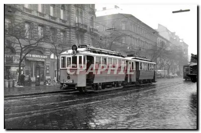 Tramway n°12 em Budapeste — rua com loja 'HÉNTESEARU' — n°195