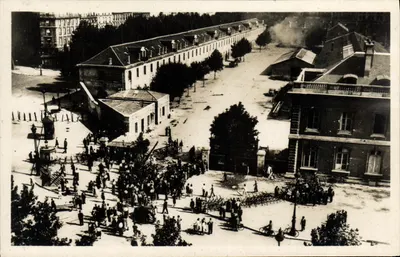 Sự kiện chiếm giữ Trường Quân sự — Paris — Photo A. Picoche