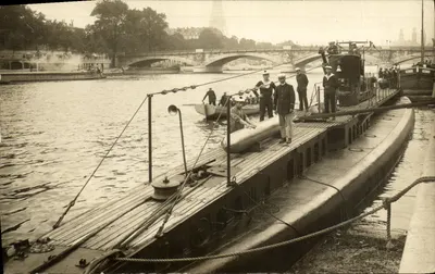 Sous-marin à Paris — sur la Seine — n° 57/92/195/8
