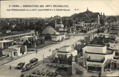 Paris — Exposição dos Artes Decorativas — Vista panorâmica para o Pont Alexandre III e o Grand Palais — A.P.