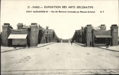 Paris — Exposição dos Artes Decorativas — Ponte Alexandre III — Rua das Lojas (composta por Maurice Dufrêne) — A.P.