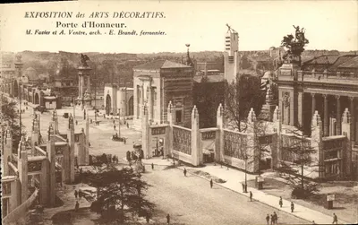 Exposition des Arts Décoratifs — Porte d'Honneur — H. Favier et A. Ventre, architectes — E. Brandt, ferronnier