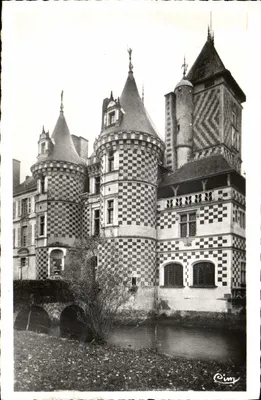 Castelo dos Réaux — Arredores de Bourgueil (Indre-et-Loire) — Editor Cim