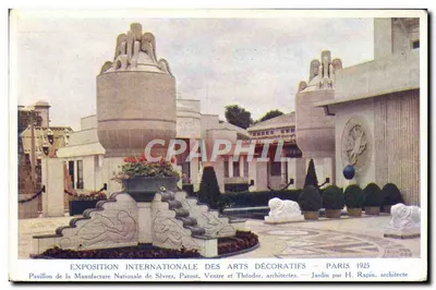 Exposição Internacional dos Artes Decorativas — Paris 1925 — Pavilhão da Manufatura Nacional de Sèvres, Patout, Ventre e Théodor, arquitetos — Jardim por H. Rapin, arquiteto