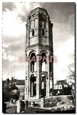 Tour Octogonale de Charroux — Restes da antiga Abadia fundada em 785 — Éditions Charentabas