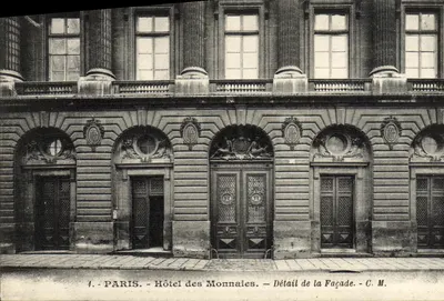 Paris - Hotel das Moedas - Detalhe da Fachada - C. M.