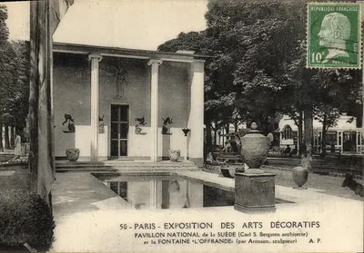 Paris - Exposição dos Artes Decorativas - Pavilhão Nacional da Suécia (arquiteto Carl S. Bergsten) e a Fonte 'L'Offrande' (escultor Aronson)