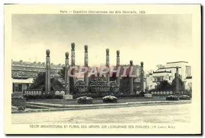 Paris — Exposition Internationale des Arts Décoratifs, 1925 — Décor architectural et floral des jardins sur l'esplanade des Invalides (J.H. Lambert Arch)