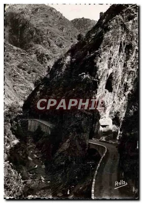 Gorges du Touët-sur-Var — route serpentant entre falaises — Éditions Rella
