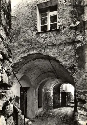 As abóbadas de uma velha rua do Village — Gorbio (Alpes-Maritimes) — Edições Photoguy