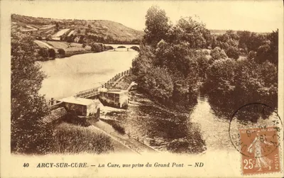 Arcy-sur-Cure — A Cure, vista tirada do Grande Ponte — ND