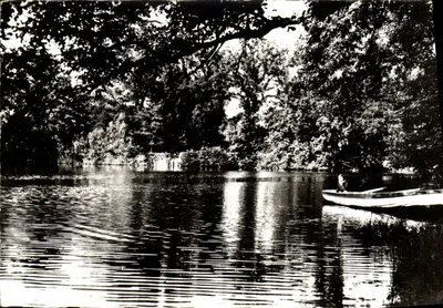Bleneau (Yonne) — Lago cercado por floresta com barco — Edições LA CIGOGNE, Reims