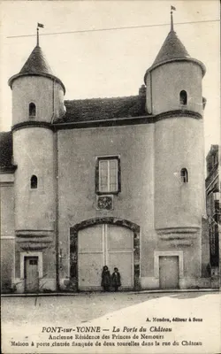 PONT-sur-YONNE — A Porta do Castelo — Antiga Residência dos Príncipes de Nemours — A. Mondou, editor em Sens