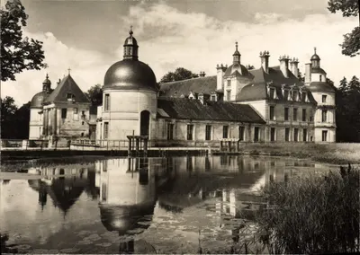 Tanlay (Yonne) — O Castelo (séculos XVI-XVII) (conjunto Nordeste) — Service Commercial Monuments Historiques - Paris
