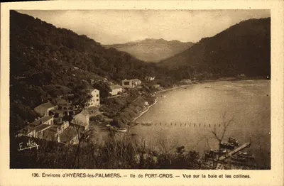 Arredores de HYÈRES-les-PALMIERS — Ilha de PORT-CROS — Visão da baía e colinas — F. Hue, n°136