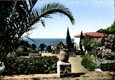Le Rayol (Var) — Escada florida levando à praia — Les Éditions 'MAR'