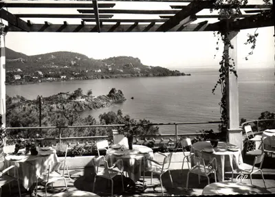 Terrasses da Auberge Blanche — Le Trayas (Var) — editor Cap