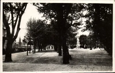 Praça do Castelo — Aubagne — editor A. Tardy, 40, Quai