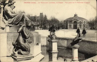 Troyes (Aube) - Bulwar Gambetta, Cirque - Widok z Fontaine Argence