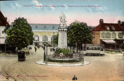 Troyes - Pomnik Dzieci Aube - Avenue de la Gare i Nowa Garaż