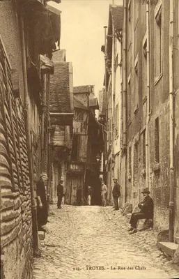 Troyes — Ulica Kocurów — widok ulicy z kamienicami i wieloma osobami — wydawca Comptoir Général, nr 919