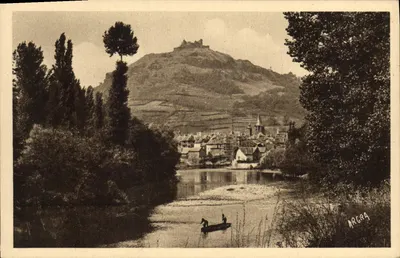 Espalion (Aveyron) — cidade banhada pelo Loir, dominada pelas ruínas feudais do castelo de Calmont — Arts Graphiques Toulouse