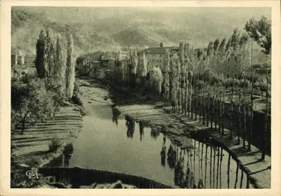 Le Cheylard — vista do vilarejo cercado por um rio e árvores — Edição G.-L. Arlaud, ARLAUD - REPR. Interdite