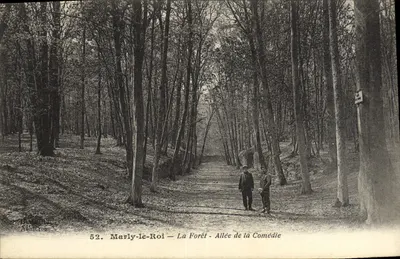 Marly-le-Roi — A Floresta - Avenida da Comédia — L'Abeille, Asnières