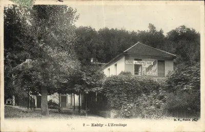 Esbly — L'Ermitage — casa cercada de vegetação — B. F., Paris, n°2