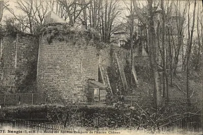 Nangis (S.-et-M.) — Restos dos Velhos Muros do Velho Castelo