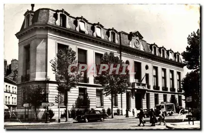 Hôtel de Ville d'Aubervilliers — vista urbana — editor Lypna